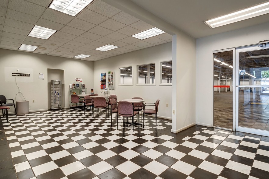 More Photos Of 647 W Genesee St, Syracuse Auto Dealership For Sale