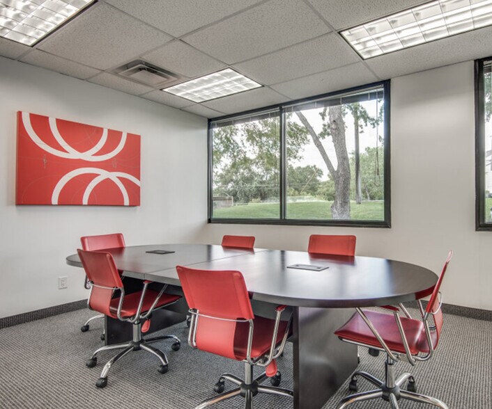 More Photos Of 9550 Forest Ln, Dallas Office For Lease