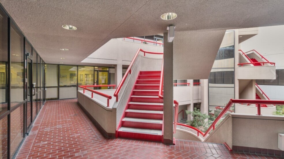 More Photos Of 2601 N 3rd St, Phoenix Medical For Lease