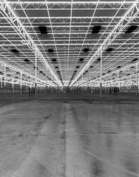 More Photos Of 2300 Warrenville Rd, Downers Grove Warehouse For Lease