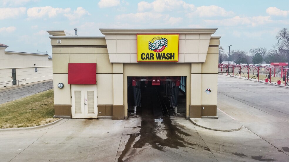 More Photos Of 700 N Webb Rd, Wichita Carwash For Sale