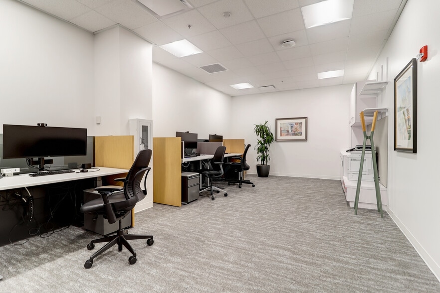 More Photos Of 200 Meeting St, Charleston Office For Sale
