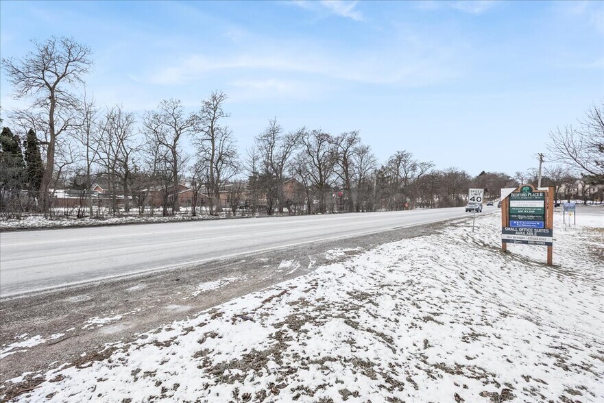 More Photos Of 27W130 Roosevelt Rd, Winfield Office For Lease