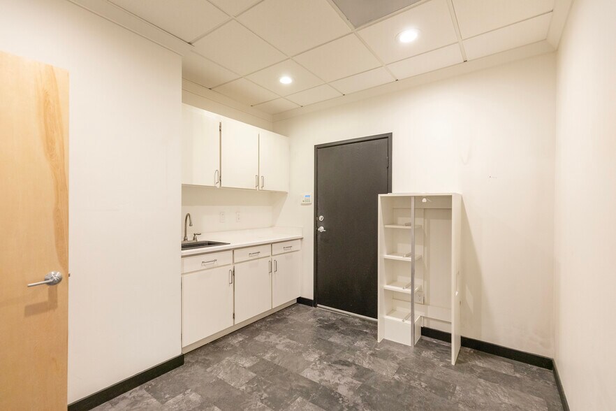 More Photos Of 3000 T St, Sacramento Office For Lease