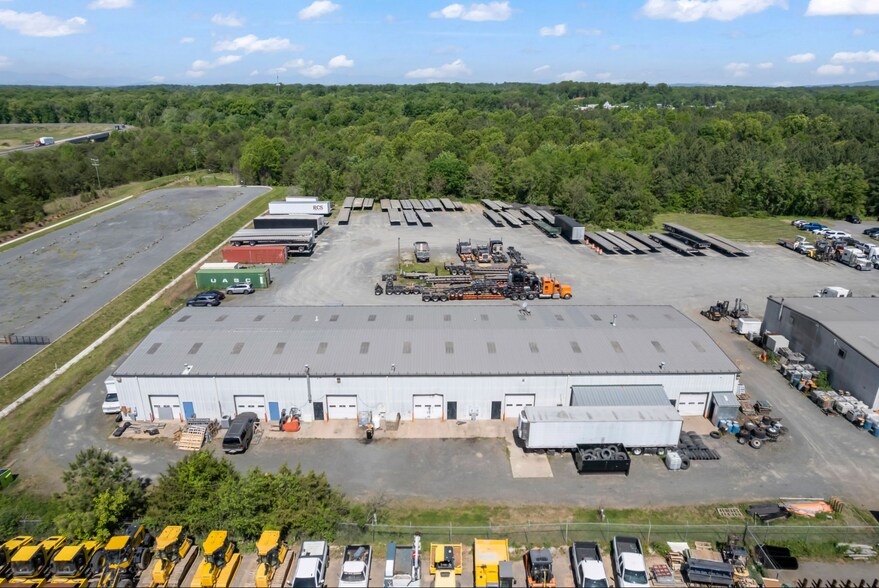 More Photos Of 10210 Marsh Rd, Bealeton Warehouse For Lease