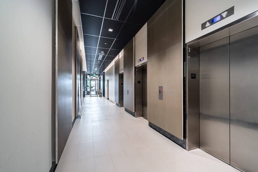 More Photos Of 9001 Boul De L'acadie, Montréal Office For Lease