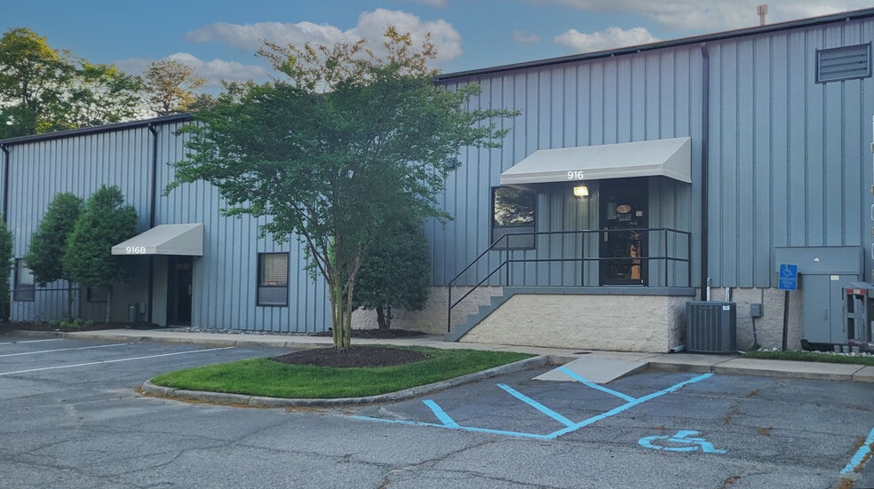 Primary Photo Of 916-920 Cavalier Blvd, Chesapeake Light Distribution For Lease