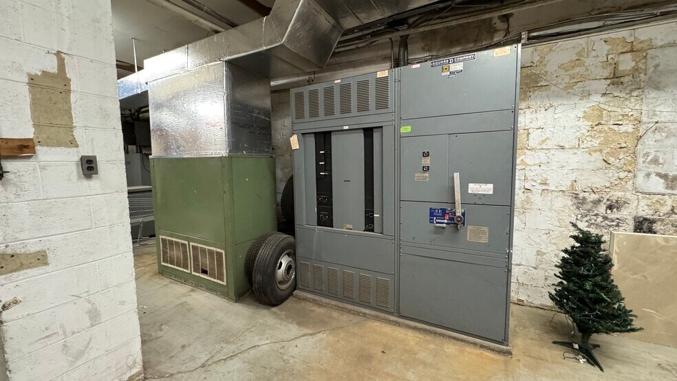 More Photos Of 958 N Penn St, Allentown Warehouse For Sale