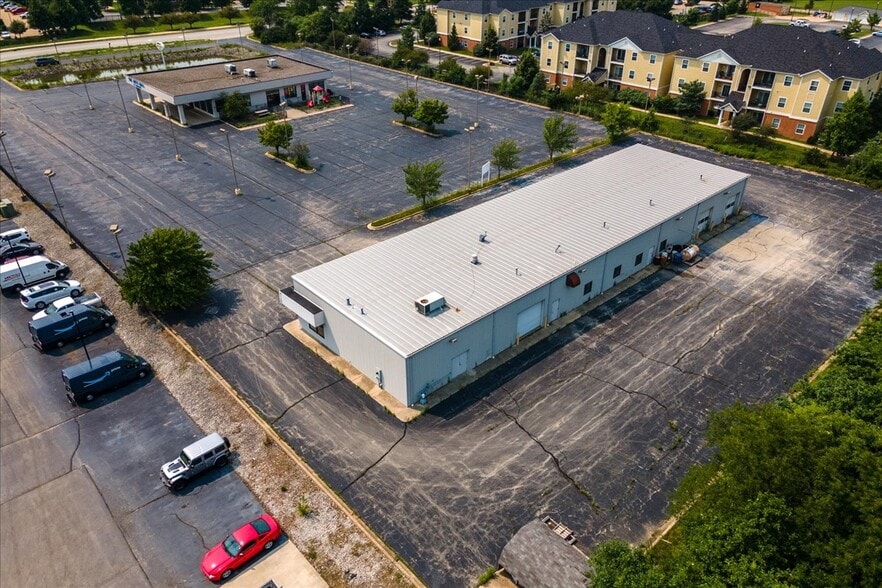 More Photos Of 1910 Moreland Blvd, Champaign Auto Dealership For Sale