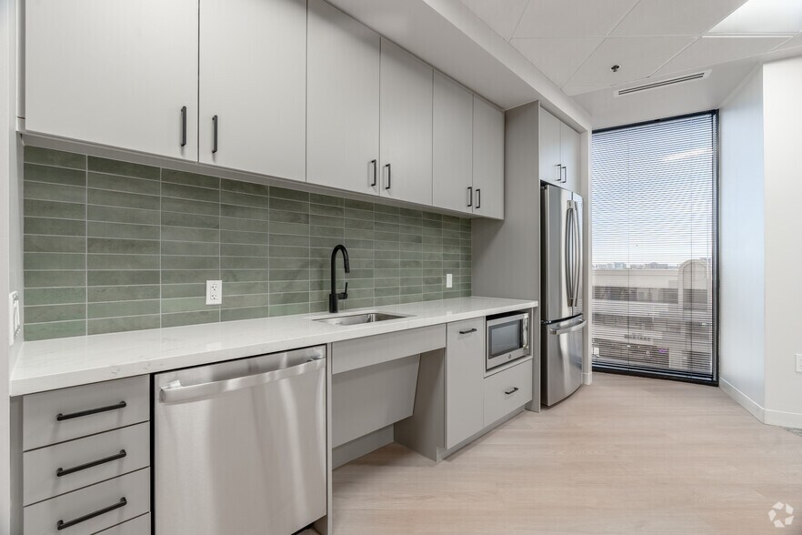 More Photos Of 17304 Preston Rd, Dallas Unknown For Lease