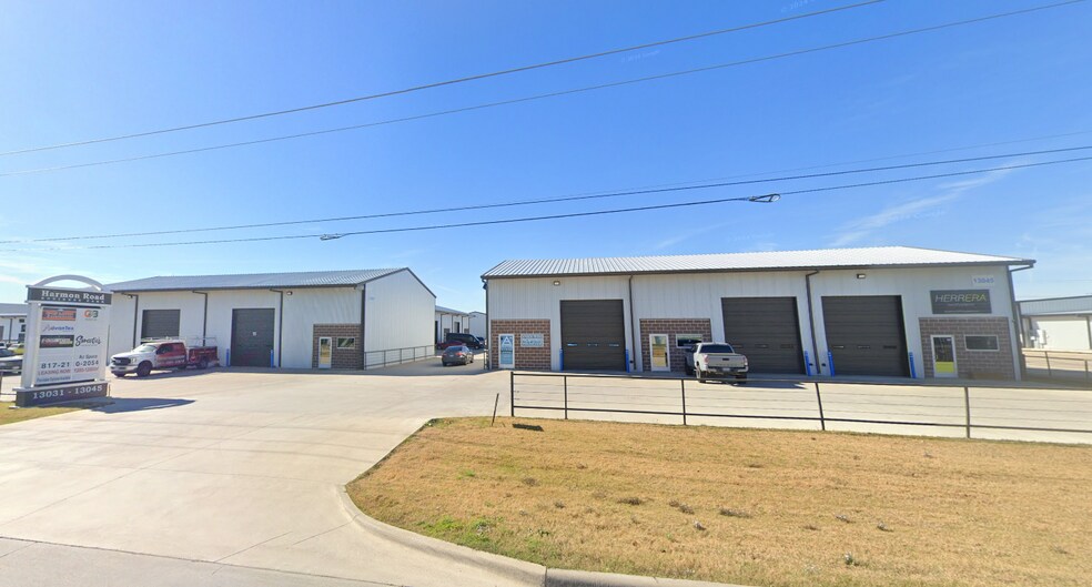 More Photos Of 13045 Harmon Rd, Fort Worth Flex For Lease