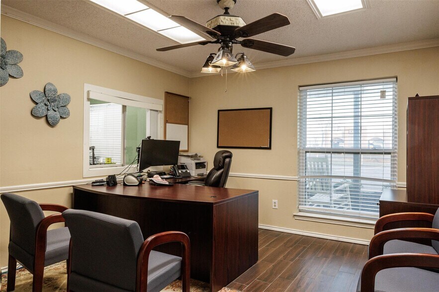 More Photos Of 8866 Highway 34 S, Quinlan Office For Sale