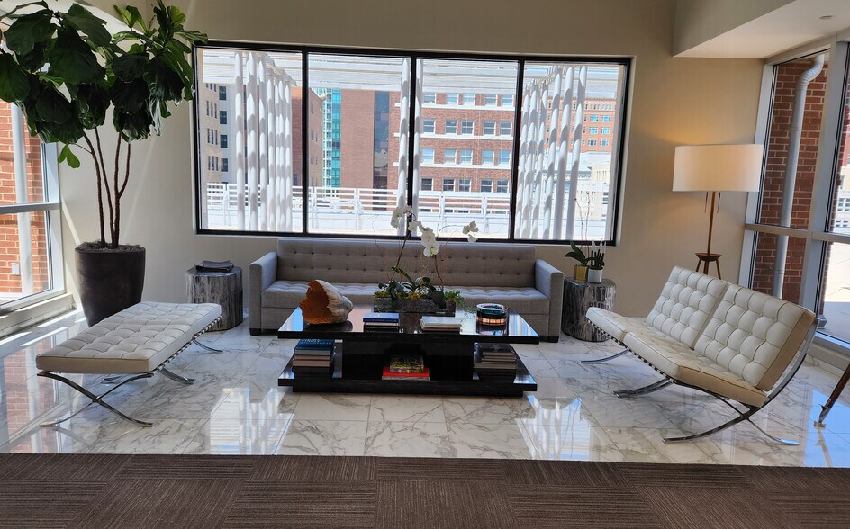 More Photos Of 500 Commerce St, Fort Worth Office For Sale