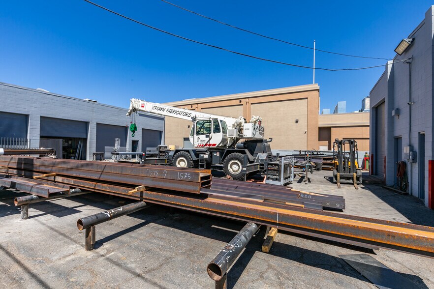 More Photos Of 3850 Pioneer Ave, Las Vegas Showroom For Sale