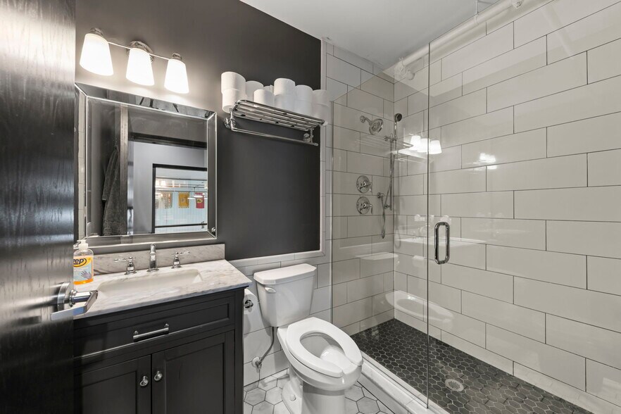 More Photos Of 2108-2260 Ferry Rd, Naperville Showroom For Sale