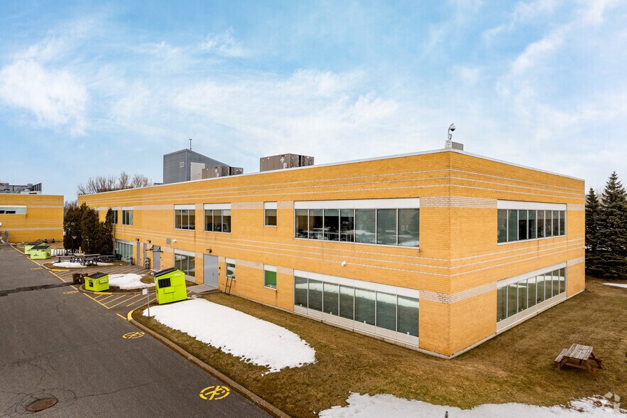 More Photos Of 7200 Rue Frédérick-Banting, Saint-Laurent Office For Sale