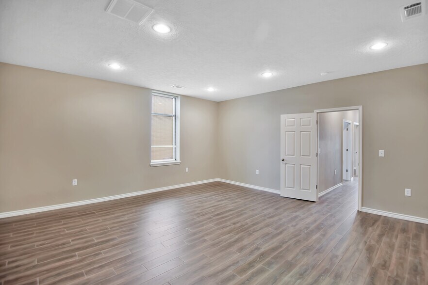 More Photos Of 20150 Kuykendahl Rd, Spring Warehouse For Lease