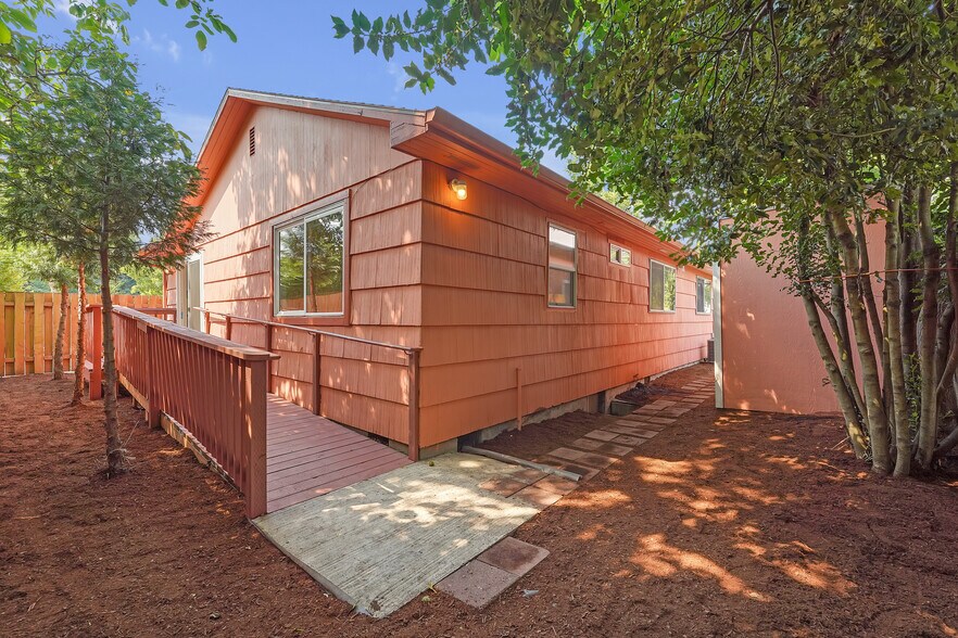 More Photos Of 9212 SE Bush St, Portland Specialty For Sale