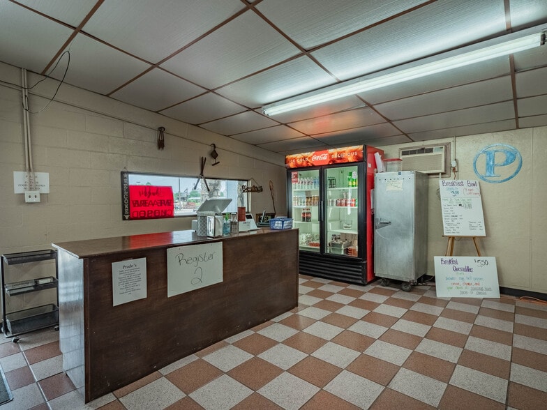 More Photos Of 424 N Texas St, De Leon Restaurant For Sale