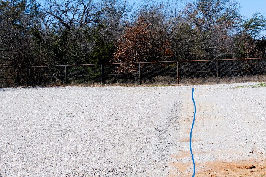 More Photos Of 1808 Barnett Dr, Weatherford Warehouse For Lease