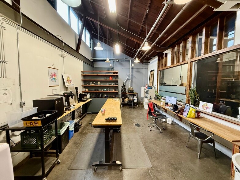 More Photos Of 3098 E 10th St, Oakland Manufacturing For Lease