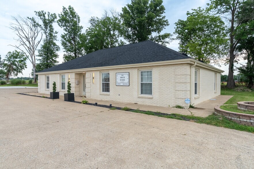 Primary Photo Of 709 N Carbon St, Marion Flex For Sale