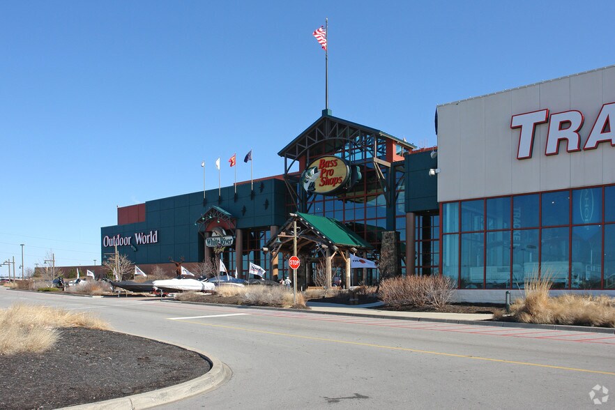 More Photos Of 951 E Lewis and Clark Pky, Clarksville Unknown For Lease