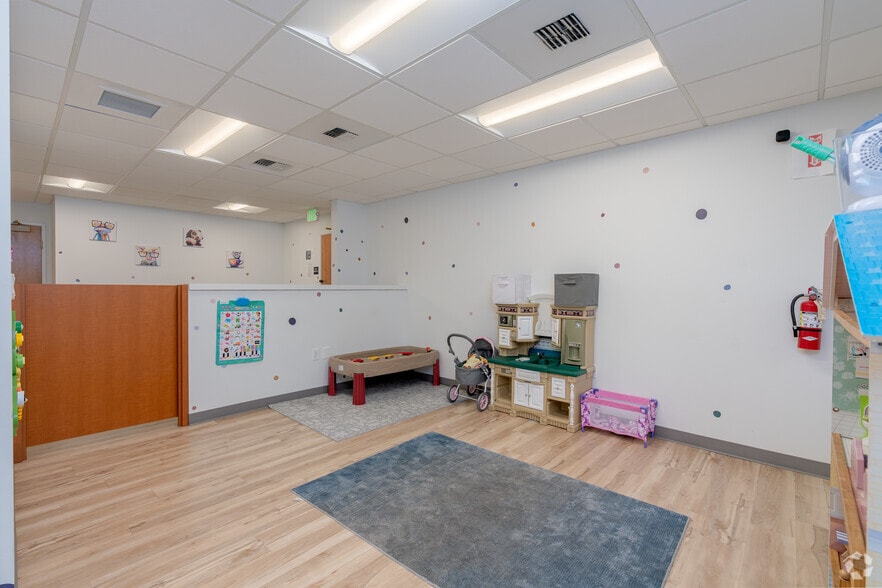More Photos Of 7501 Hospital Dr, Sacramento Medical For Lease