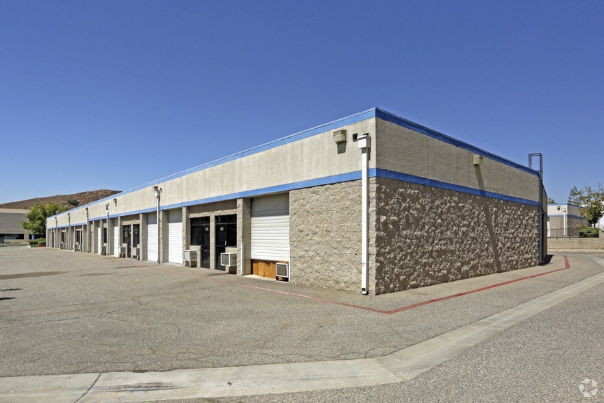 More Photos Of 28355 Industry Dr, Valencia Light Manufacturing For Lease
