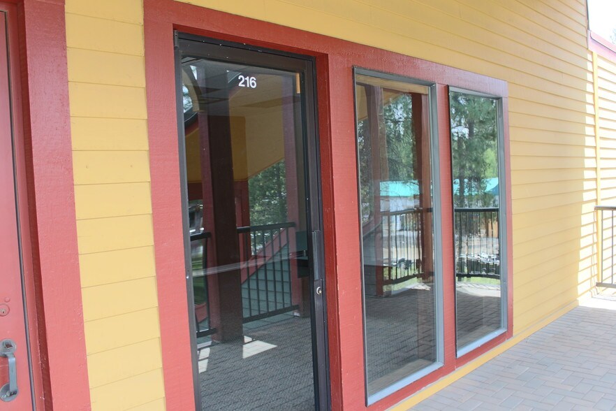 More Photos Of 56870 Venture Ln, Sunriver Storefront Retail Office For Lease