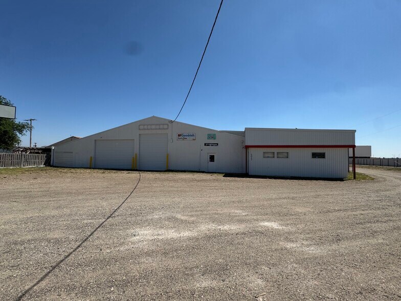 Primary Photo Of 5013 Clovis Hwy, Lubbock Warehouse For Sale
