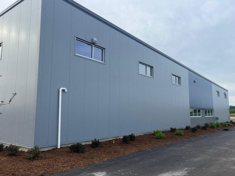 More Photos Of 72 W 64th St, Holland Manufacturing For Sale