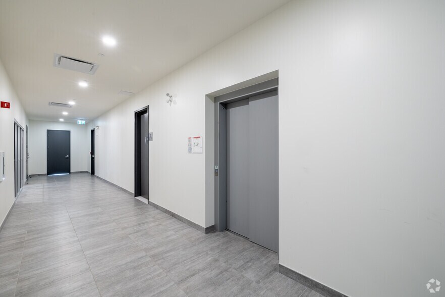 More Photos Of 551 Rue Louis-Blériot, Mascouche Office For Lease