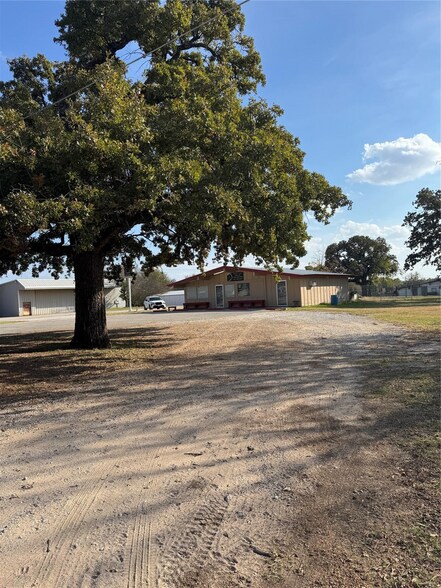 More Photos Of 1300 Liberty School Rd, Azle General Retail For Lease