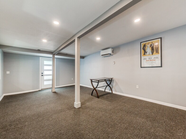 More Photos Of 1416 W Hildebrand Ave, San Antonio Freestanding For Sale