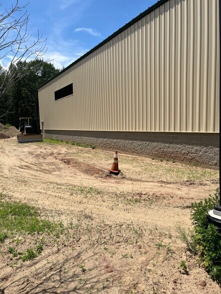 More Photos Of 40 Russell Rd, East Granby Service For Lease