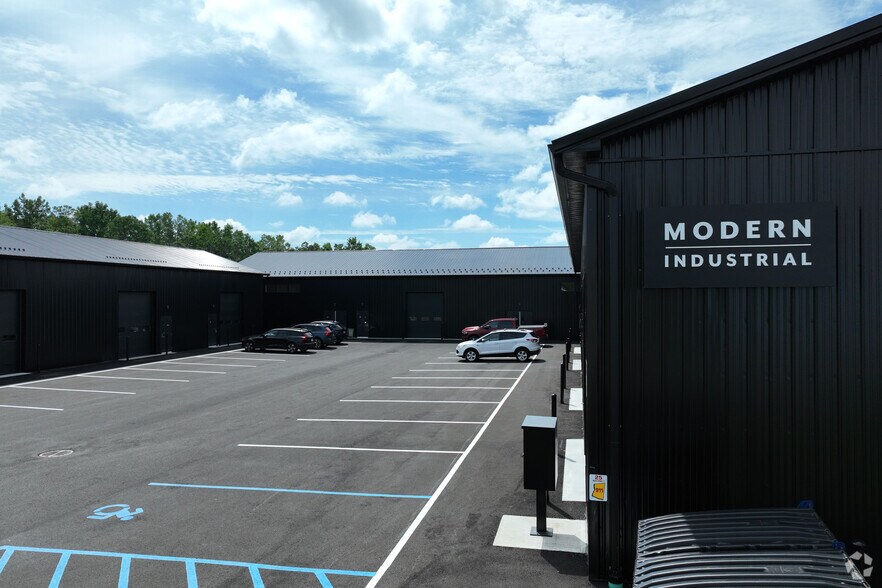 More Photos Of 25 Industrial Tract, Hudson Warehouse For Lease