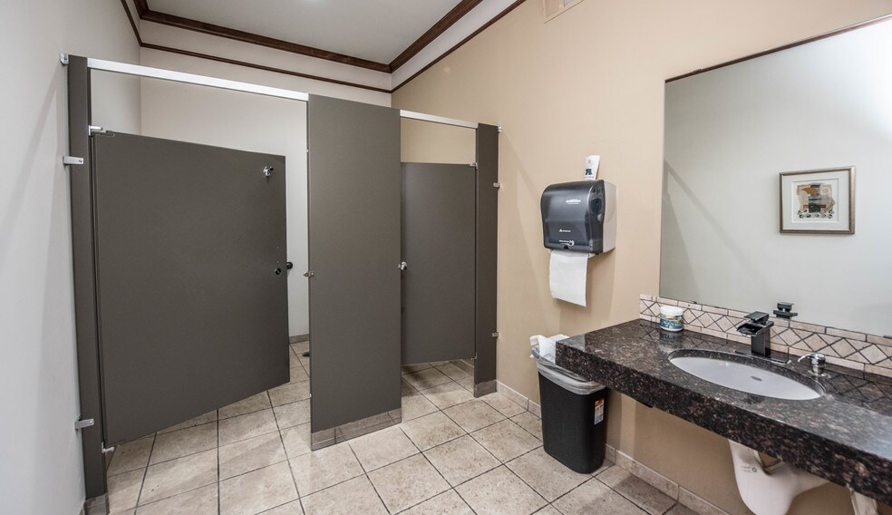 More Photos Of 4450 Erin Dr, Eagan Medical For Lease