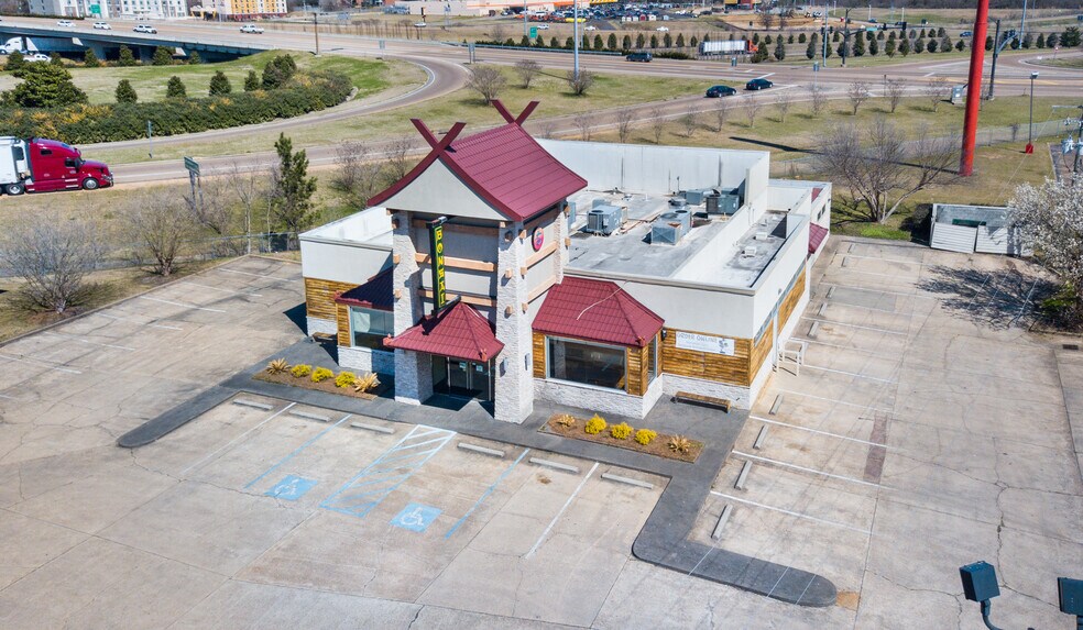 More Photos Of 102 Clinton Center Dr, Clinton Restaurant For Sale