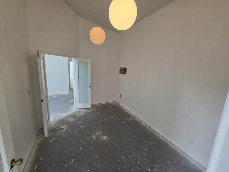 More Photos Of 5800-5820 N University Dr, Fort Lauderdale Storefront Retail Office For Lease