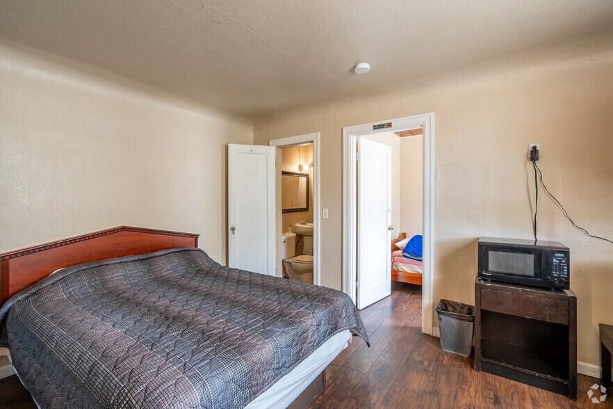 More Photos Of 810 State Ave, Marysville Hotel For Sale