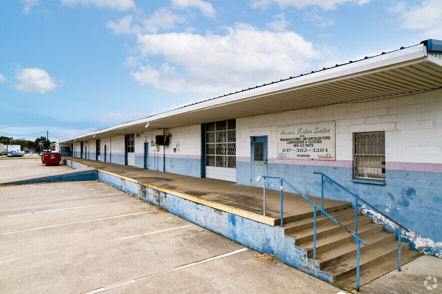 More Photos Of 201 Exposition St, Denton Warehouse For Sale