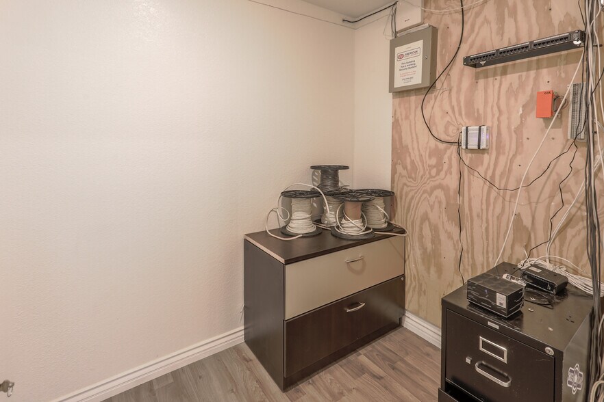 More Photos Of 1000 Garces Ave, Las Vegas Office For Sale