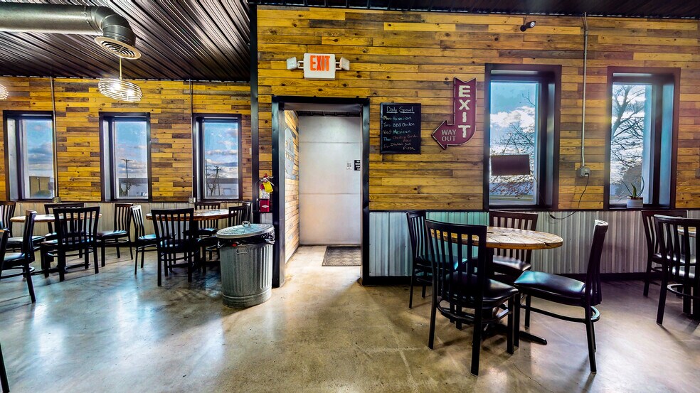 More Photos Of 1794 Harrington Memorial Rd, Mansfield Bar For Sale