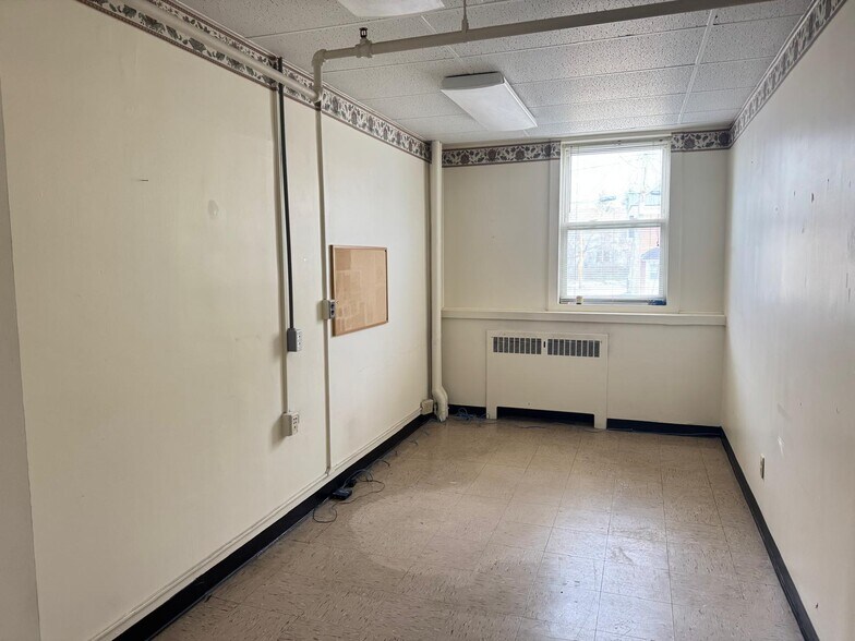 More Photos Of 45 School St, Houlton Office For Lease