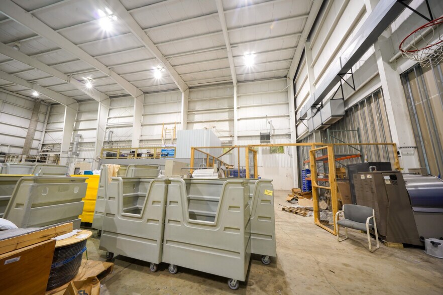 More Photos Of 248 Northport Ave, Belfast Manufacturing For Sale
