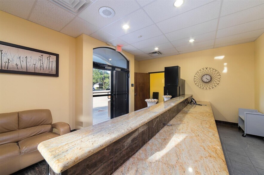 More Photos Of 720 W Nathan Lowe Rd, Arlington Medical For Sale