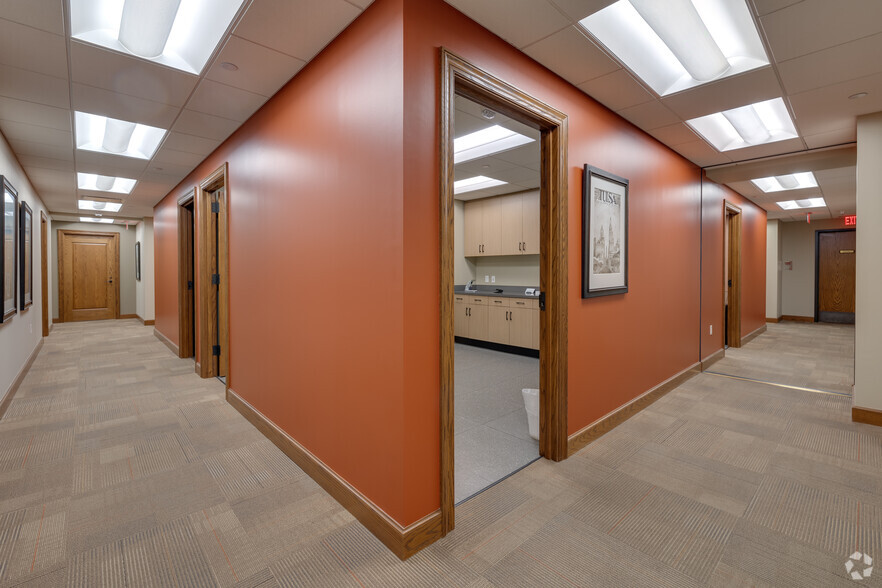 More Photos Of 401 S Boston Ave, Tulsa Office For Lease