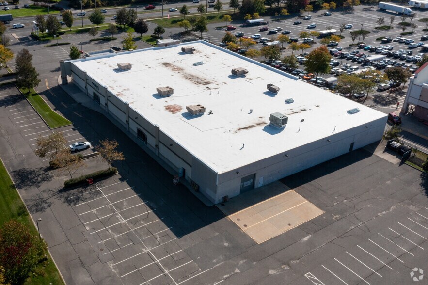 More Photos Of 4016 Nesconset Hwy, East Setauket Freestanding For Lease