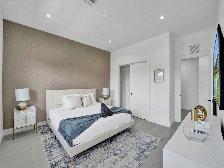 More Photos Of 1220-1226 NE 15th Ave, Fort Lauderdale Apartments For Sale